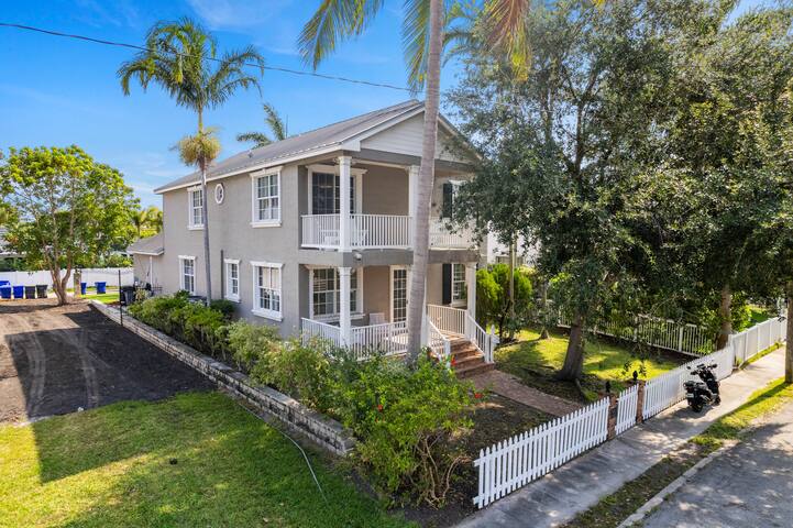 Charming 2-Story Home|Heated Pool in Hollywood gallery image 2