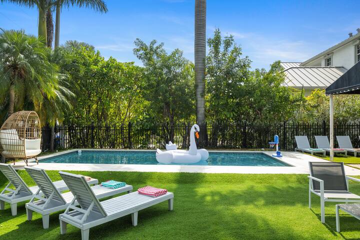 Charming 2-Story Home|Heated Pool in Hollywood gallery image 3