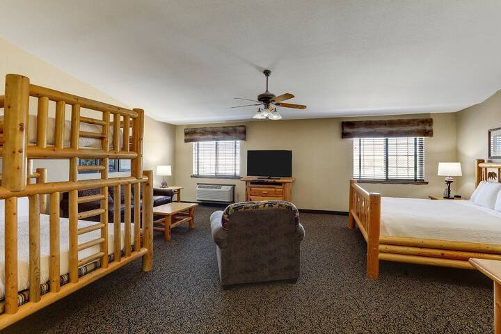 Unit with 1 King Bed and 1 Queen over Double bunks