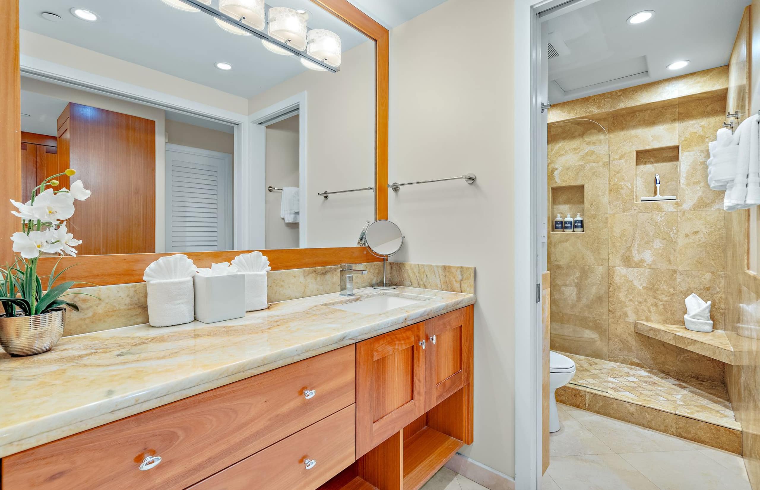 Condo in Lahaina · ★4.82 · Studio · 1 bed · 1 bath - Image 18