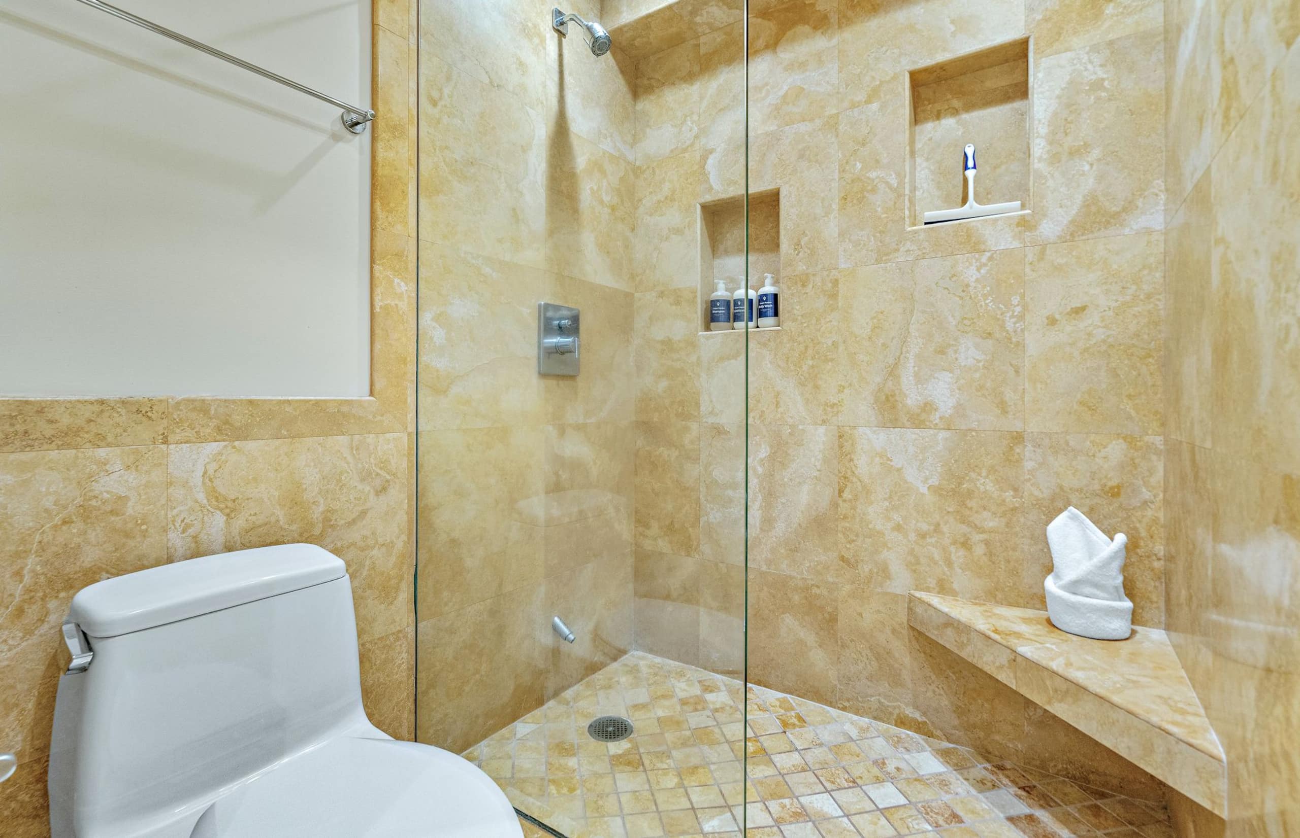Condo in Lahaina · ★4.82 · Studio · 1 bed · 1 bath - Image 19