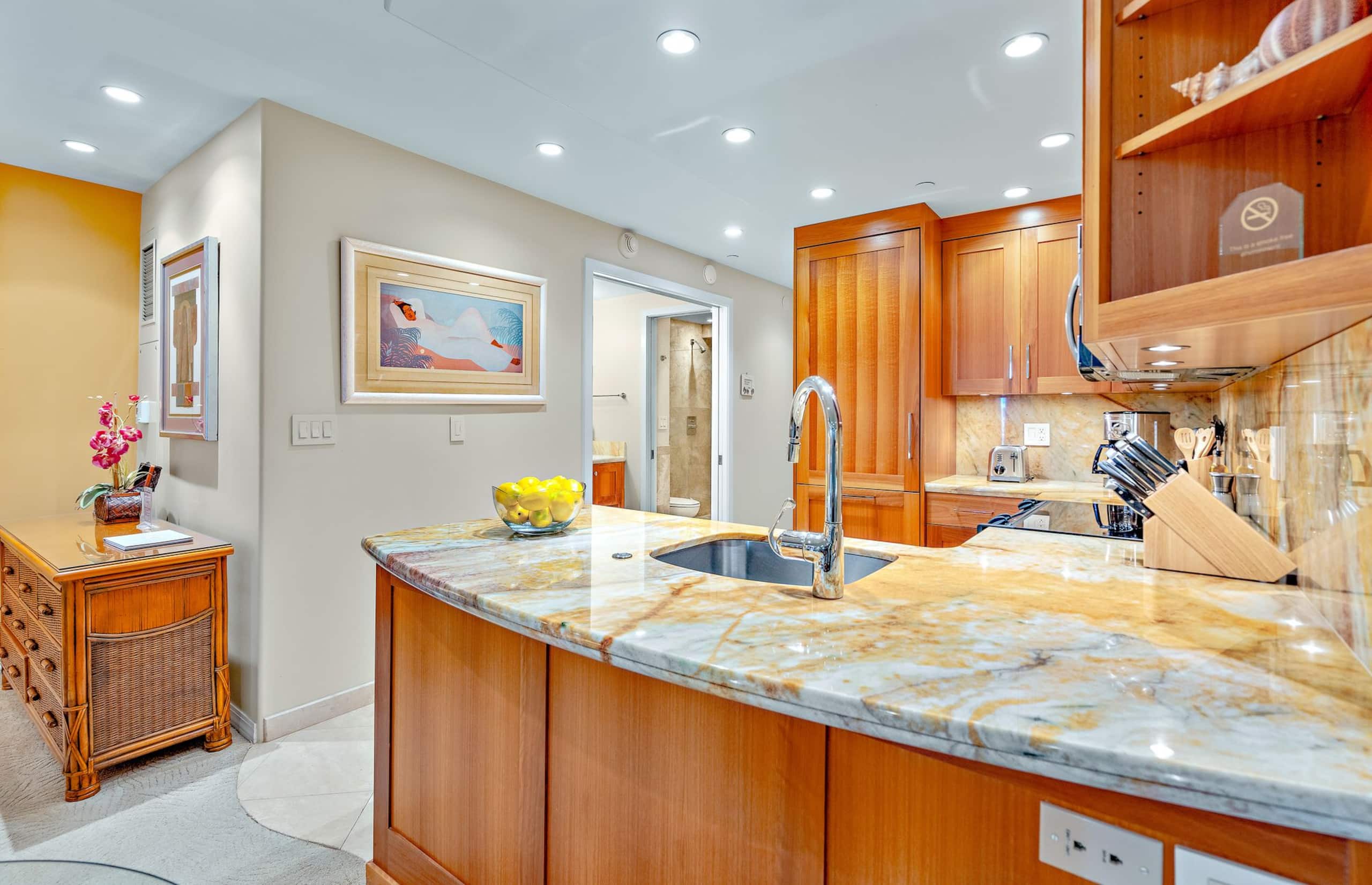 Condo in Lahaina · ★4.82 · Studio · 1 bed · 1 bath - Image 15