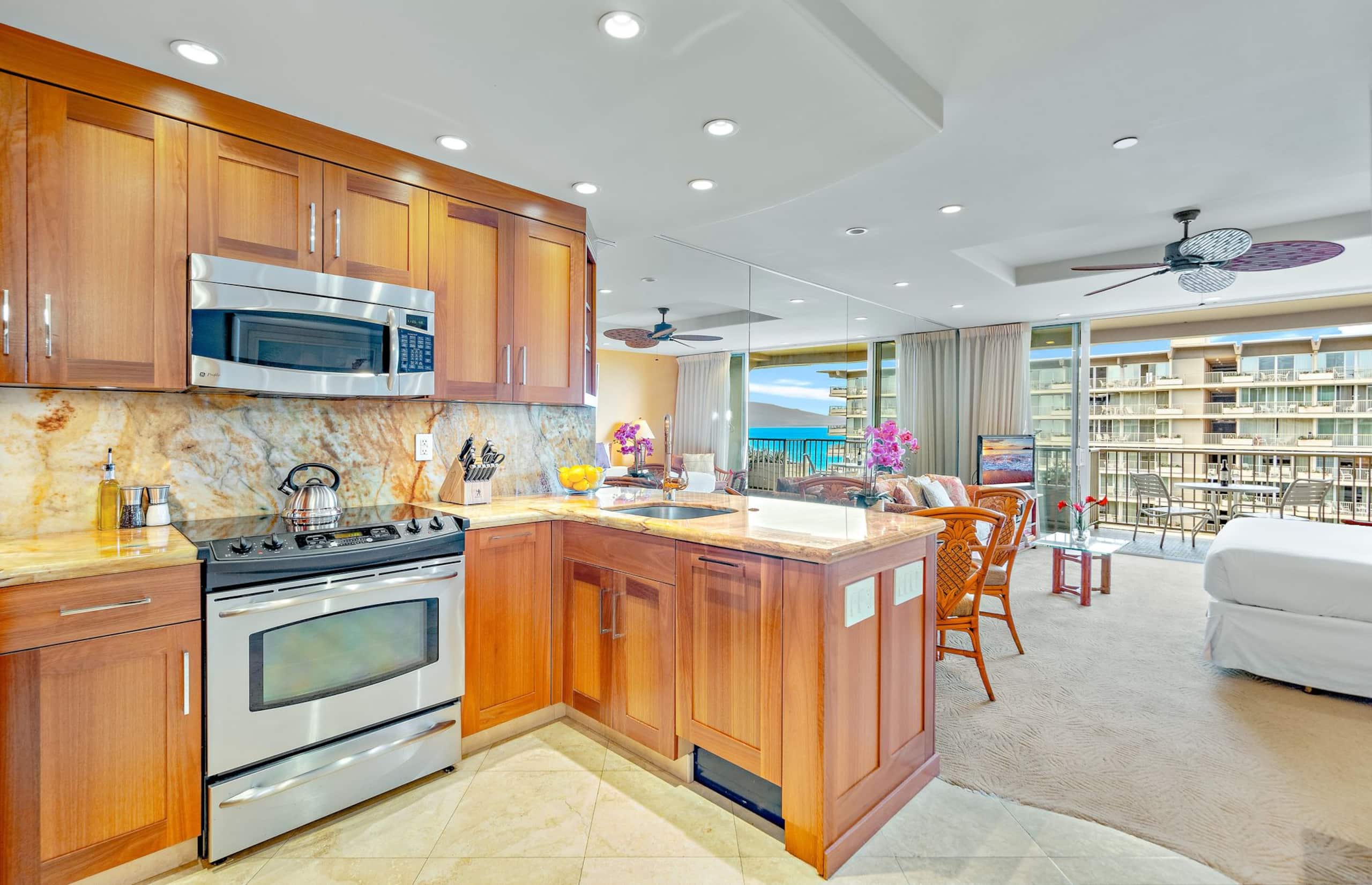 Condo in Lahaina · ★4.82 · Studio · 1 bed · 1 bath - Image 3