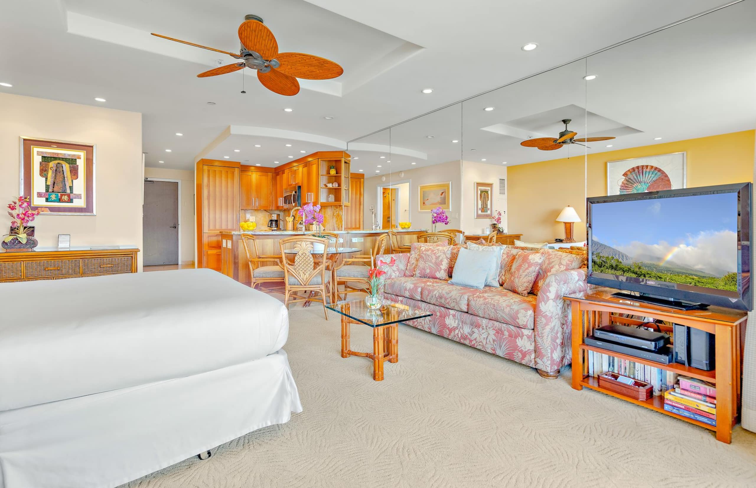 Condo in Lahaina · ★4.82 · Studio · 1 bed · 1 bath - Image 10