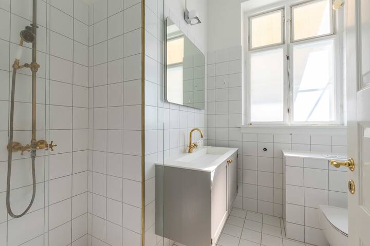 CPH City Central 8P Flat with Private Balcony gallery image 5
