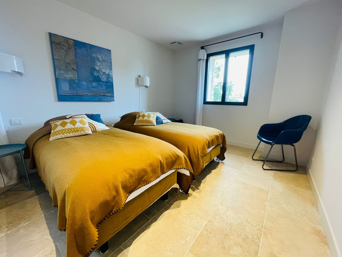 Schitterende villa met verwarmd zwembad te huur in Gordes