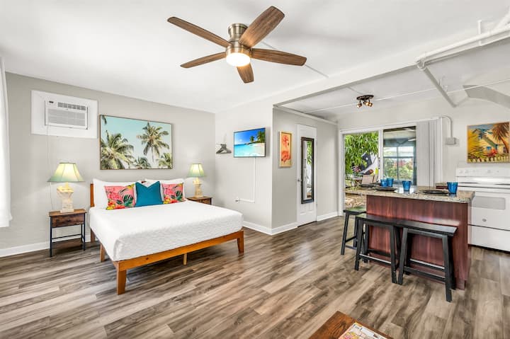 Casa de campo #1- Suite con dormitorio tamaño queen, cocina completa, baño en suite y una cama plegable doble.