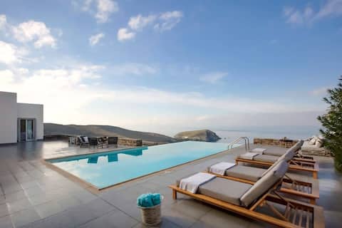 Picturesque Grecian Villa Hideaway