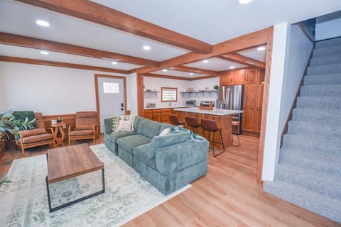 Charming Modern Amish Home l Walking Distance To L