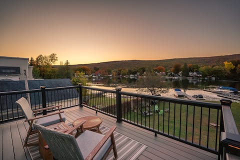 Blue Heron Cove: Lakefront Getaway w/ Hot Tub