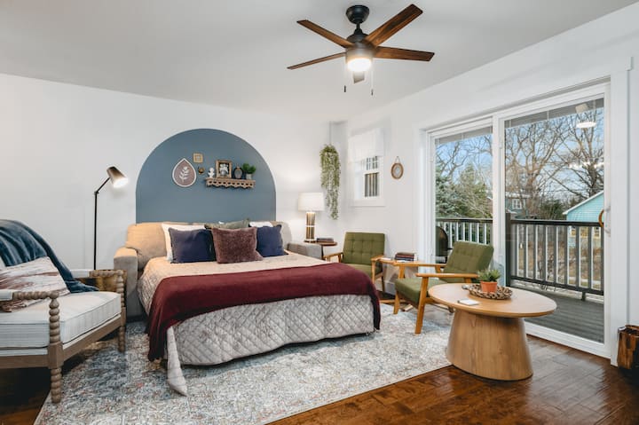 *New* Ivy House: 3br Townhome Downtown/beaches - トラバーズ・シティ, MI