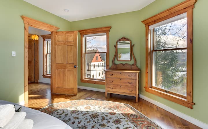 Chumba cha kulala kilicho na mwonekano wa ziwa