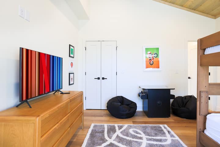 Аркадна игра в двуетажна стая