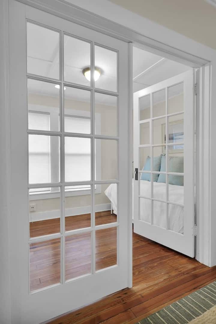 ก้าวเข้าไปข้างในและสัมผัสถึงความอบอุ่นของการต้อนรับริมชายฝั่ง