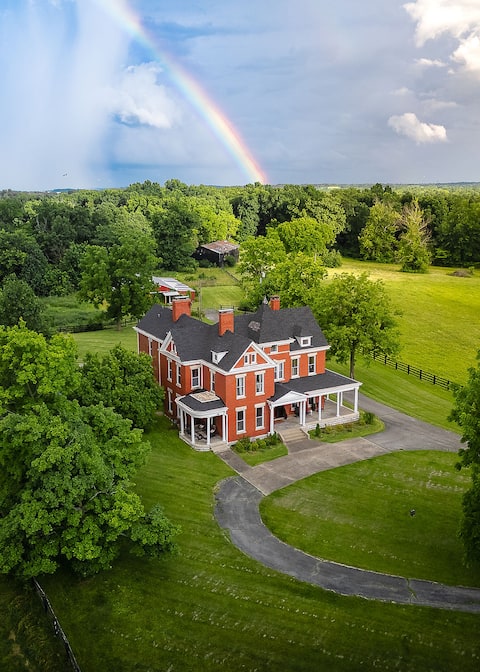 Luxe Estate-Poker Room-Hot Tub-near Bourbon Trail