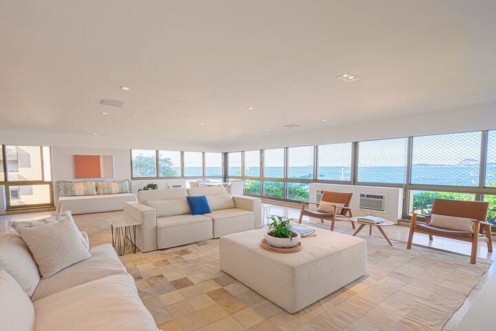 Lindo apartamento de frente para a praia do Leblon