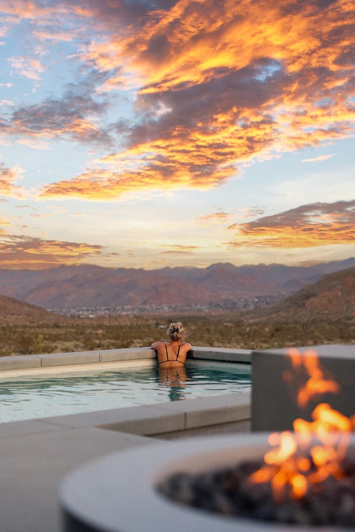Revolve • Luxury Oasis with View, Pool, Spa, Sauna - Houses for