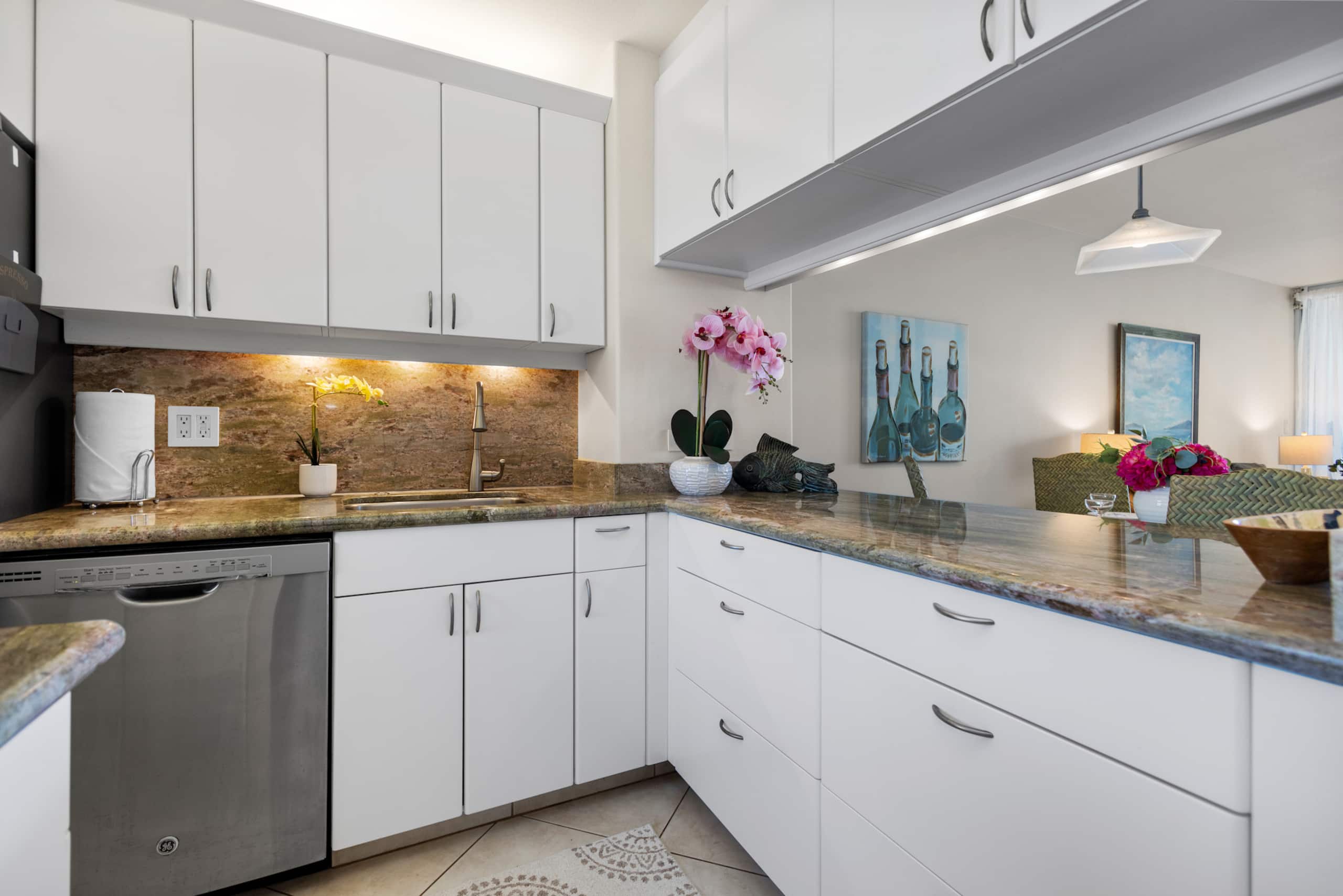 Condo in Kihei · ★4.96 · 2 bedrooms · 3 beds · 2 baths - Image 11