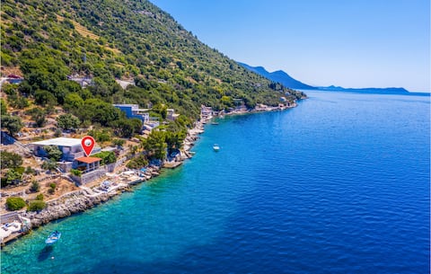 3 bedroom beach front home in Slano