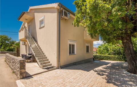 Top performing Airbnb: Amazing apartment in Malinska Dubasnica with WiFi in Bajčići