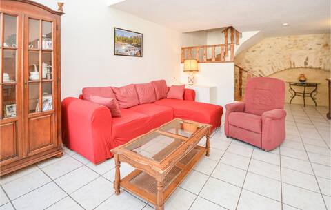 2 bedroom pet friendly home in Cessenon sur Orb