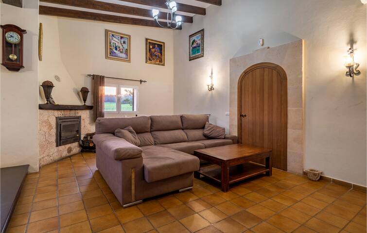 Awesome home in Sineu gallery image 3