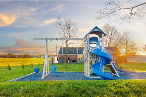 Backyard Getaway•Amish Farmland•Hot tub•Fire pit