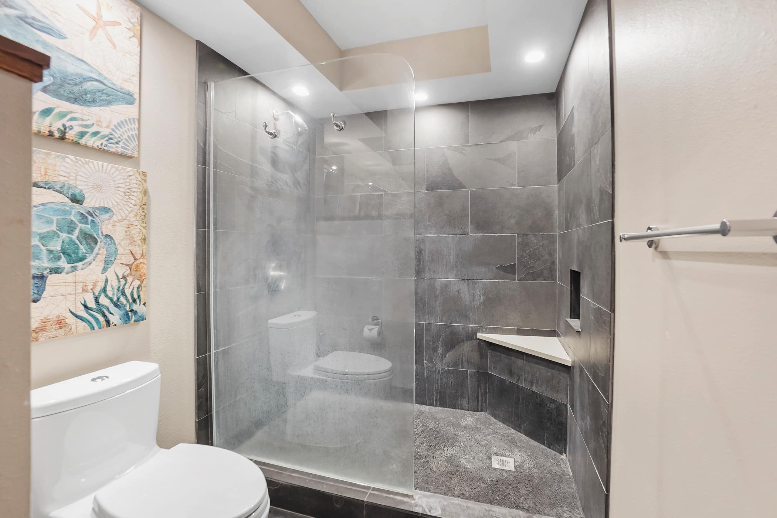 Home in Lahaina · ★4.78 · 1 bedroom · 2 beds · 2 baths - Image 18