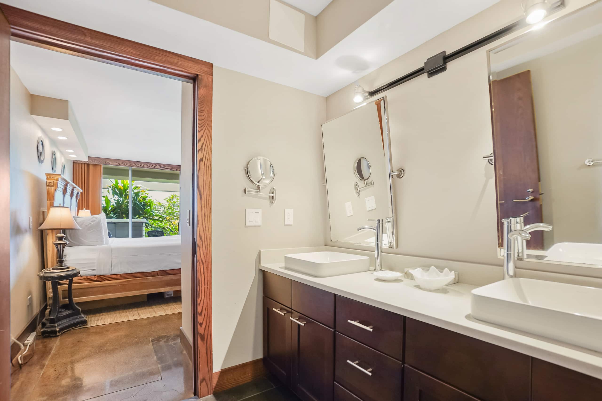 Home in Lahaina · ★4.78 · 1 bedroom · 2 beds · 2 baths - Image 19