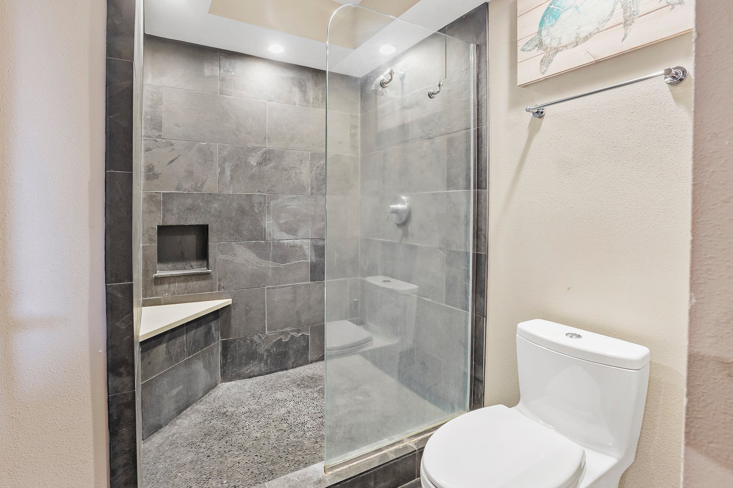 Home in Lahaina · ★4.78 · 1 bedroom · 2 beds · 2 baths - Image 16