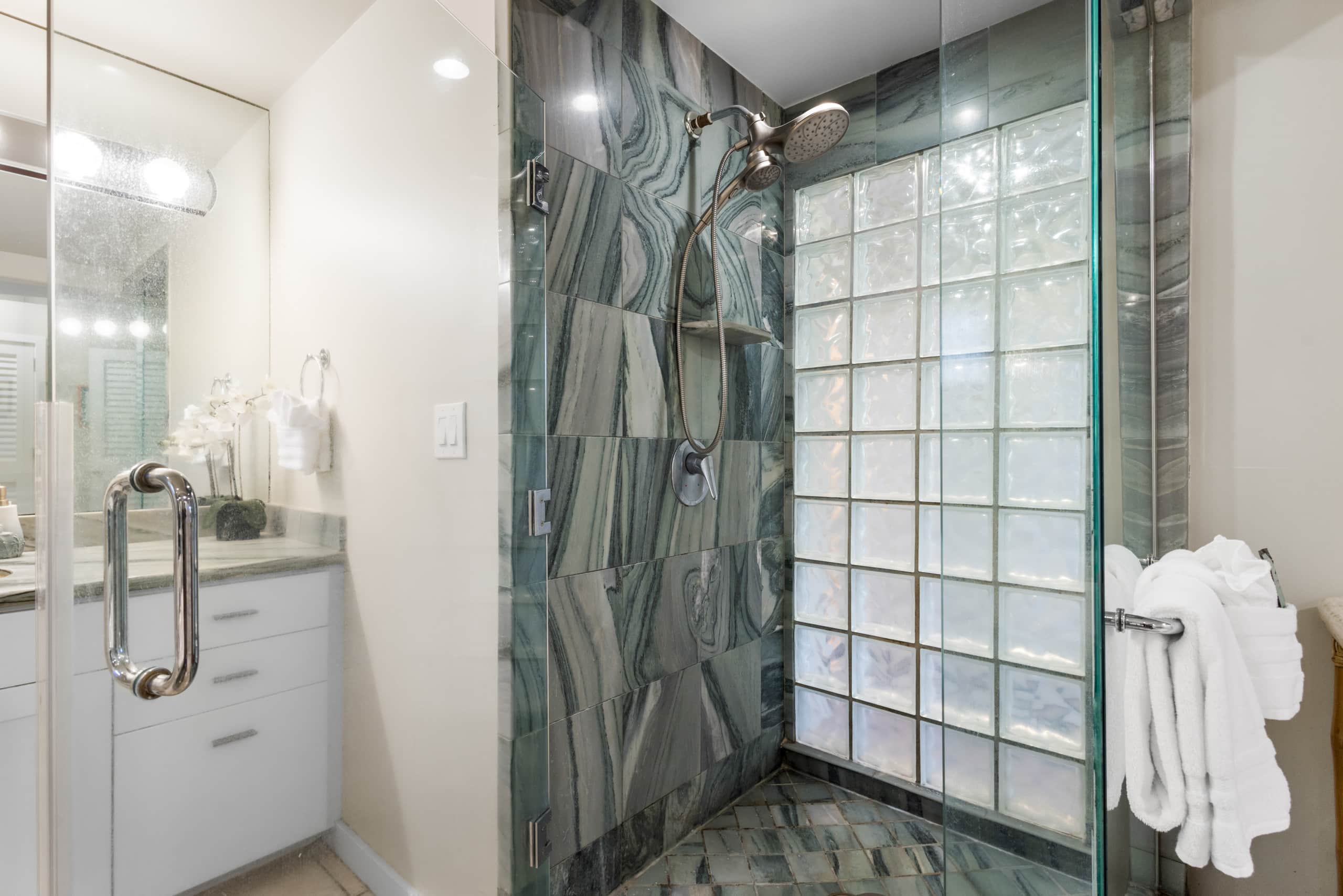 Condo in Kihei · ★4.83 · 3 bedrooms · 4 beds · 2.5 shared baths - Image 40