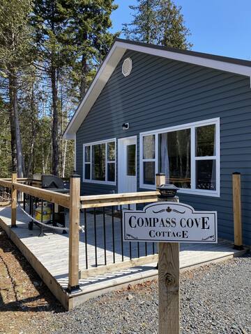 Compass Cove Cottage on beautiful Tidal River
