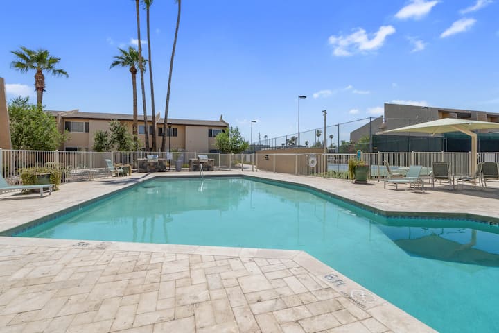 Condo With Pool, Hot Tub, Fitness, Sauna + Grills - 스코츠데일
