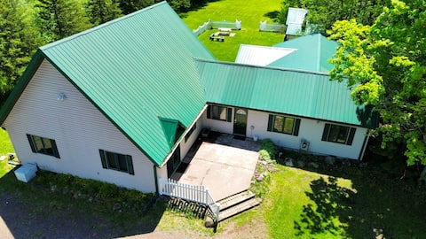 Serenity POW! ~ Indoor Hot Tub~ 3 Private Acres!