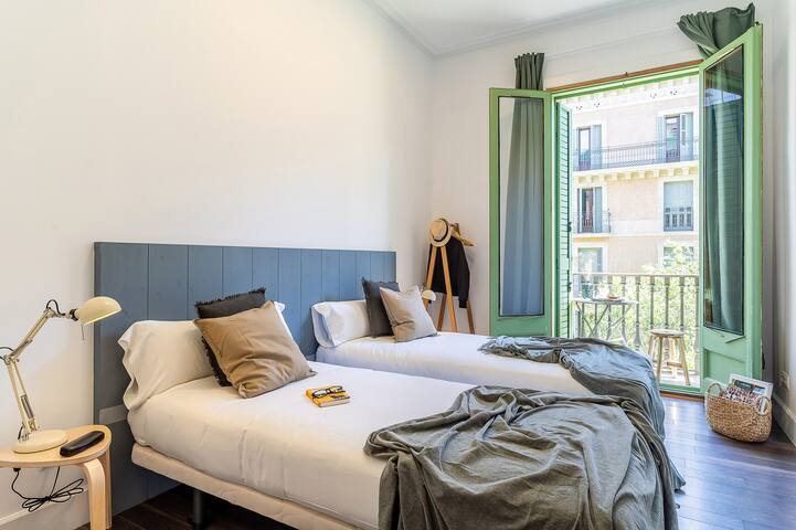 Family Oriented Apartment in Rambla Catalunya gallery image 3