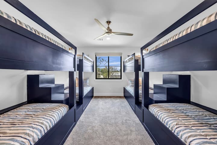 Dormitorio 5: 4 literas individuales.