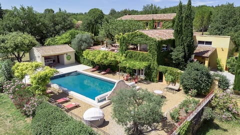 Le Mas Jorel – Luxury Pool Villa with Mountain Vie