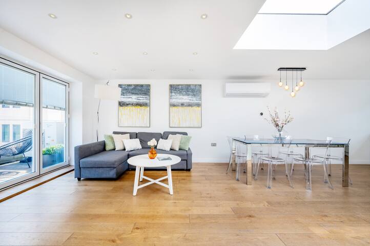 Central London Charm: Penthouse in Covent Garden gallery image 2