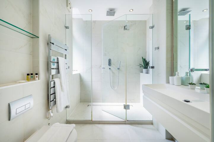 Central London Charm: Penthouse in Covent Garden gallery image 4