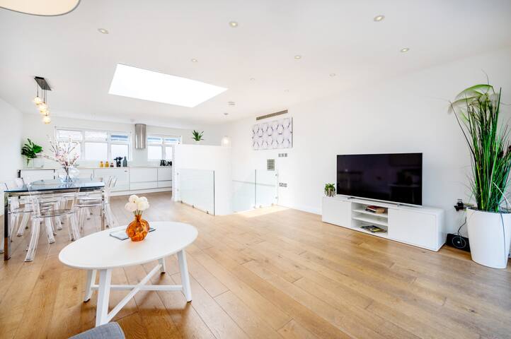 Central London Charm: Penthouse in Covent Garden gallery image 3