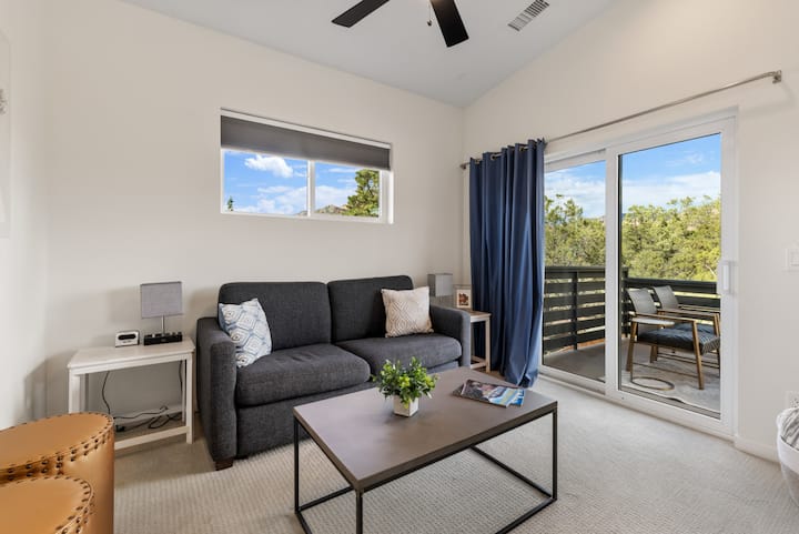 במדרגות למעלה/אזור משפחתי, (ספה נפתחת בגודל מלא)