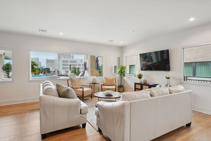 Elegant 5BD Unit, Walk to French Quarter + Pool