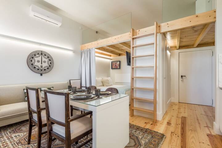 Spacious Central Flat w/Balcony by PortoDreamStays gallery image 3