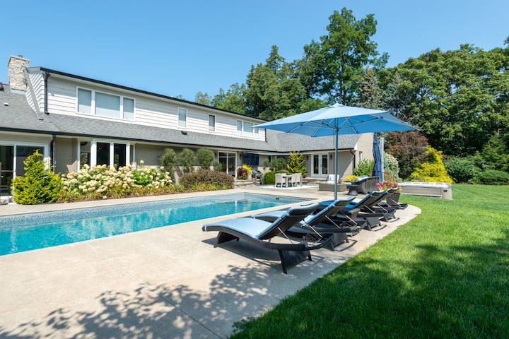 Pool, Hot Tub, Fire Pit for 16 on 1+ Acre