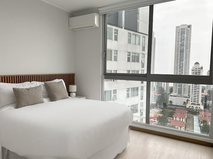 Dormitorio con increíbles vistas a la ciudad