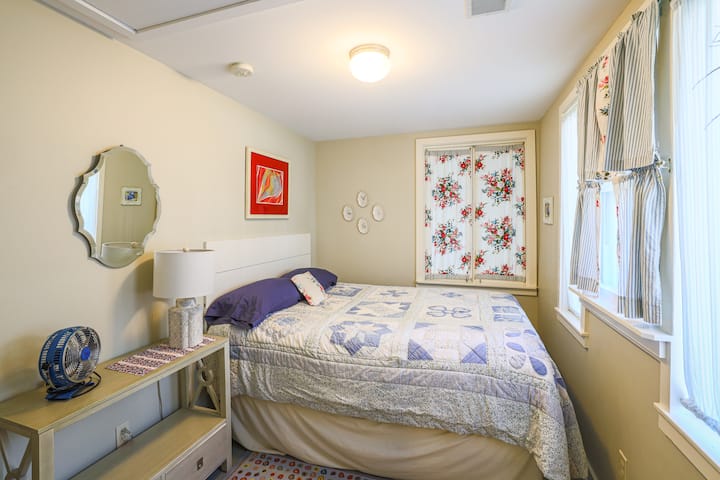 Спална соба 3-големина брачен кревет (широк 150-179 см)