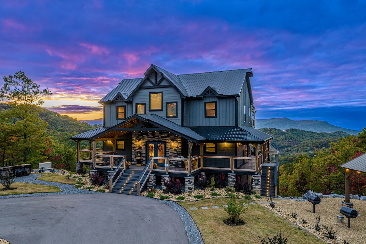 Pigeon Forge - Views - Large Hot Tub - Wine Fridge - Cabins for