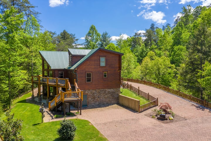 Pigeon Forge - Large Living Area - Level Parking - Sevierville, TN