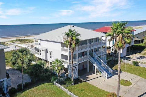 White Pelican | Beach Retreat for Large Families