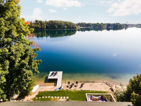Beach House - Lakefront with a Hot Tub!